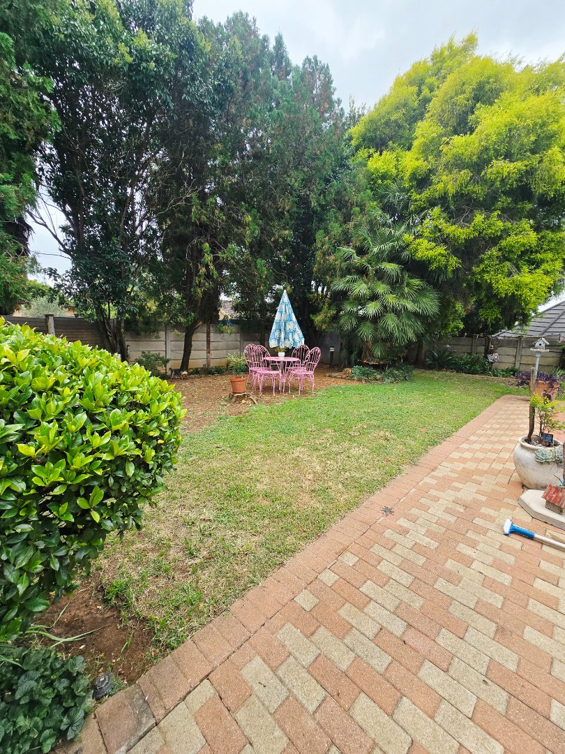 5 Bedroom Property for Sale in La Hoff North West